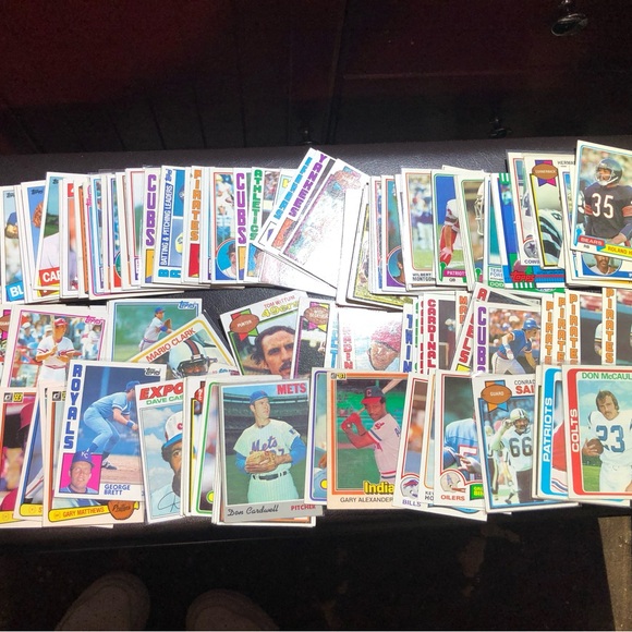 HUGE VINTAGE SPORTS CARD LOT #2 - Picture 1 of 4
